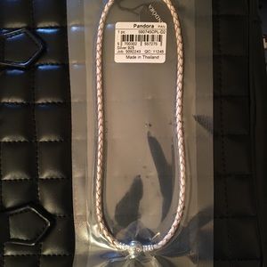 🔻Make an offer🔻Pandora ChampagneLeather Bracelet